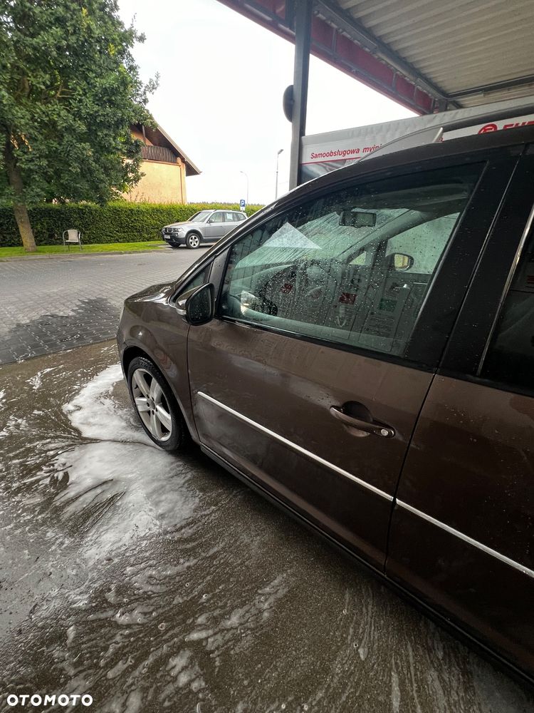 Volkswagen Touran 2.0 TDI DPF Highline DSG - 11