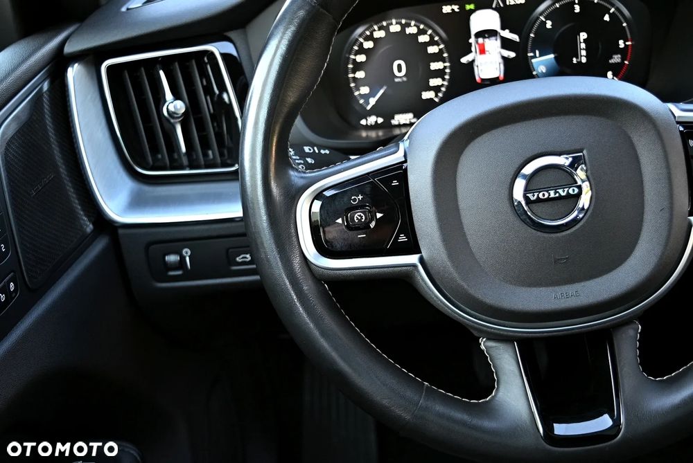 Volvo XC 60 D4 Momentum Pro - 33