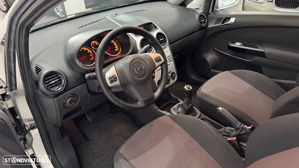 Opel Corsa 1.2 Black Edition - 25