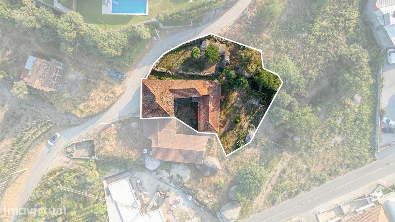 Moradia T8 para Restauro com Terreno e Vistas Panorâmicas em São Tomé - Grande imagem: 2/27