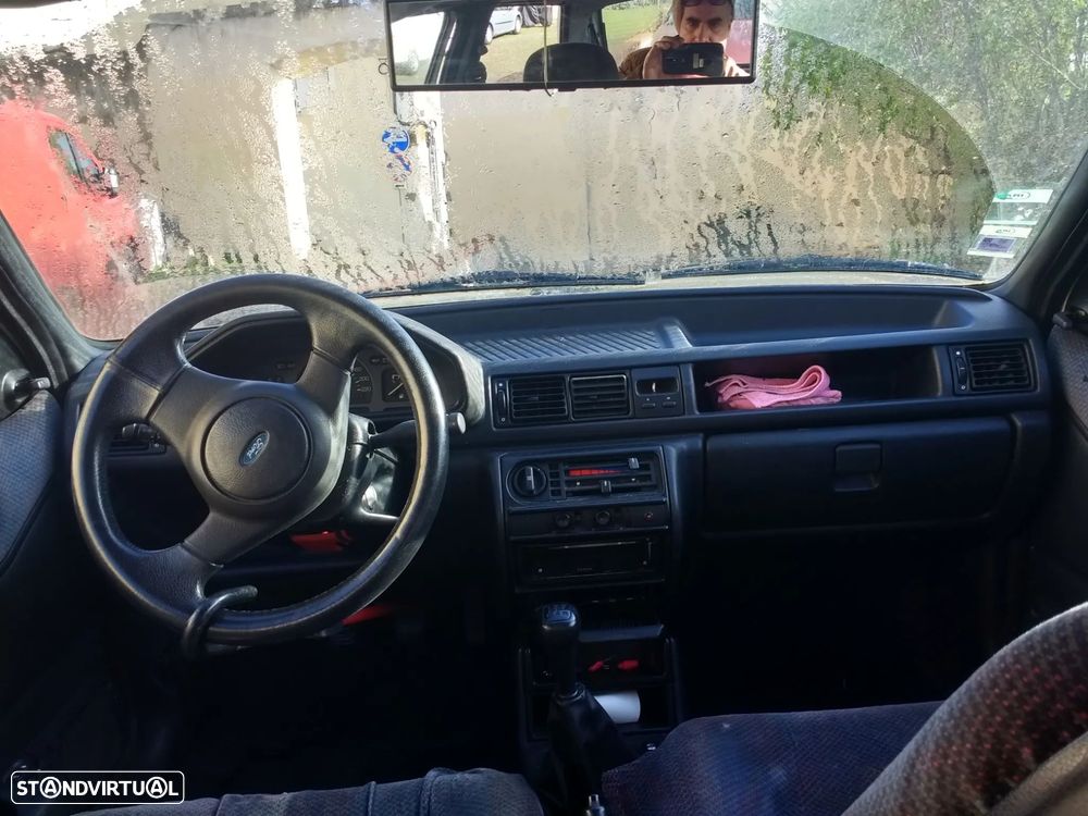 Ford Fiesta 1.3i Si - 9