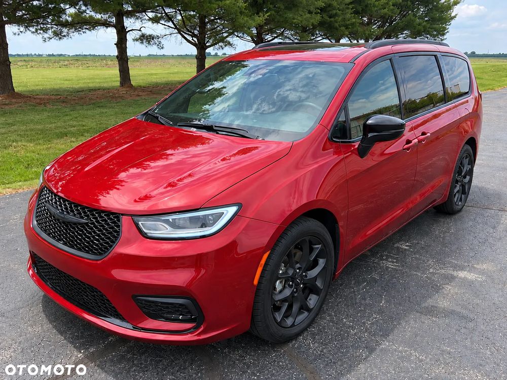 Chrysler Pacifica - 2