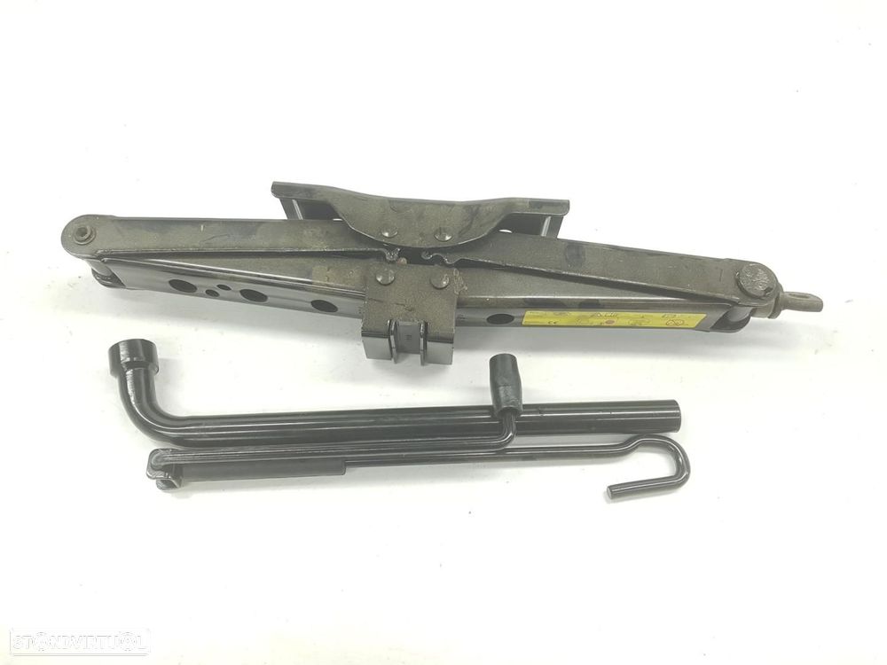 MACACO JAGUAR F-PACE - 1