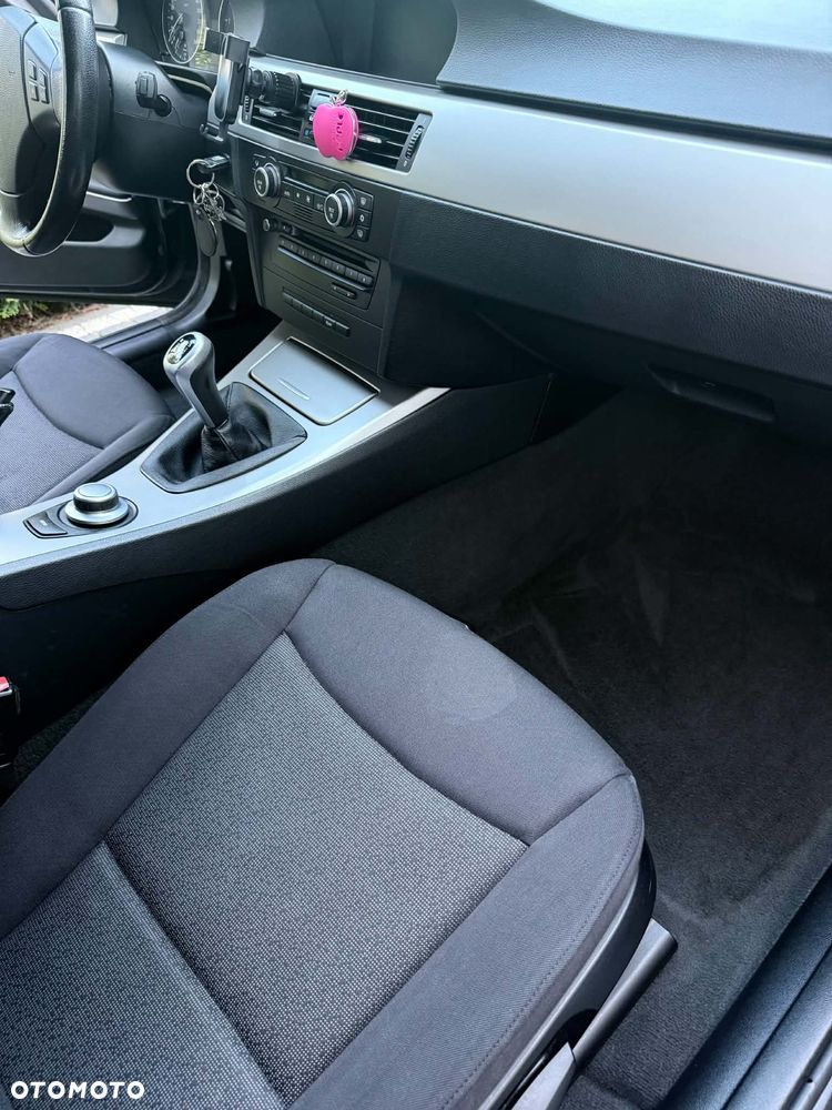 BMW Seria 3 318d DPF - 12