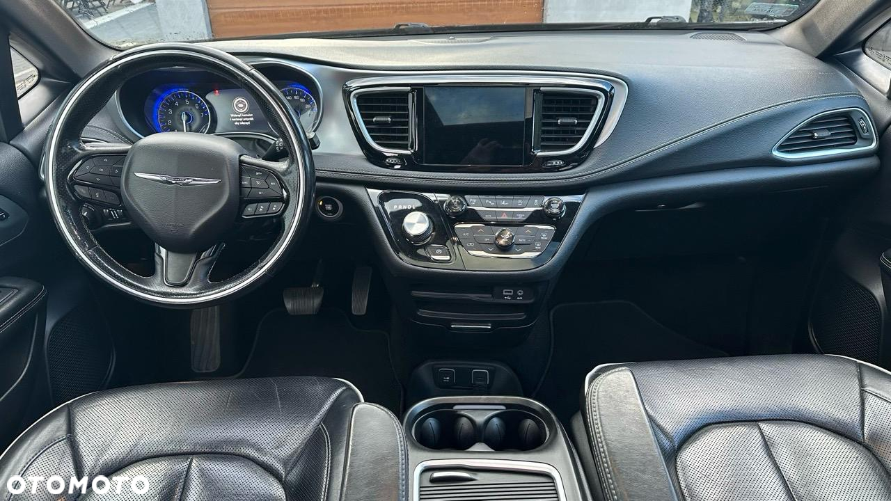 Chrysler Pacifica - 17