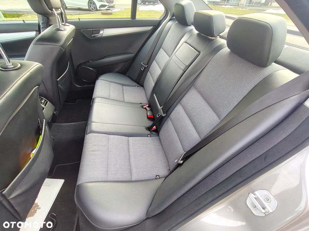 Mercedes-Benz Klasa C 220 CDI DPF Automatik Avantgarde - 11