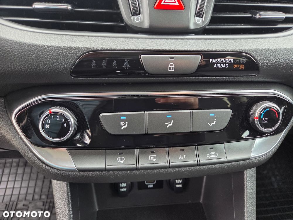 Hyundai i30 1.5 DPI Classic + - 34