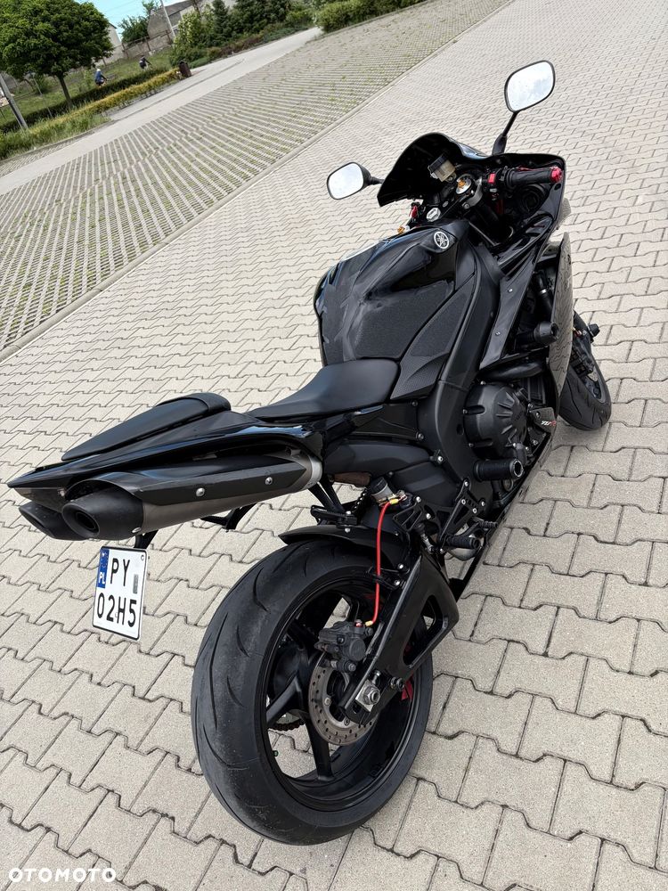 Yamaha R1 - 5