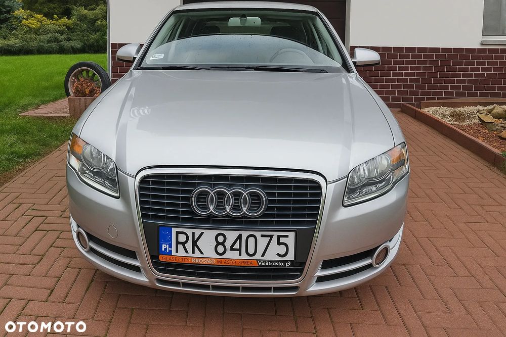 Audi A4 Limousine - 1