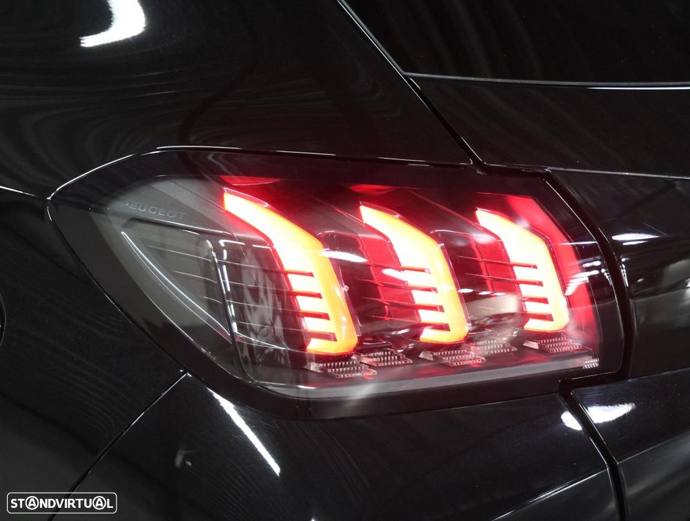 Peugeot e-208 GT - 10