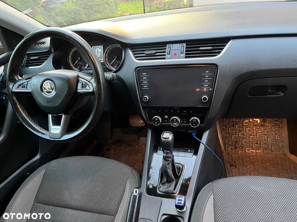 Skoda Octavia Scout 2.0 TDI 4x4 DSG - 11