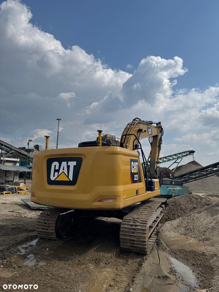 Caterpillar 323 - 4