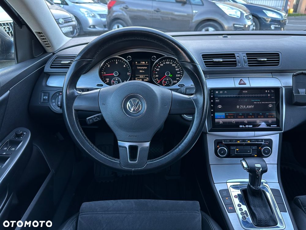 Volkswagen Passat 2.0 TDI DPF DSG 4Motion Highline - 31