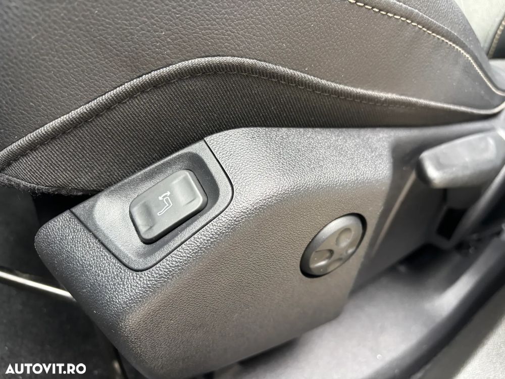 Opel Grandland X Plug-in-Hybrid 1.6 DI Start/Stop Aut Business INNOVATION - 34