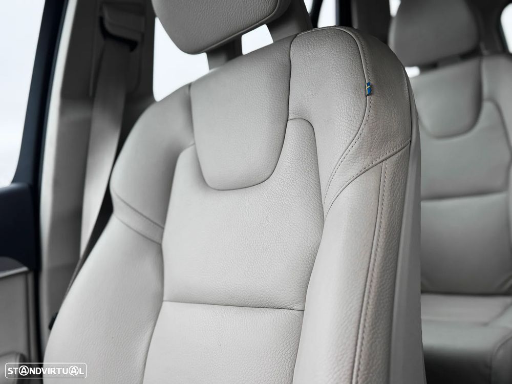Volvo XC 90 2.0 T8 PHEV Momentum AWD - 24