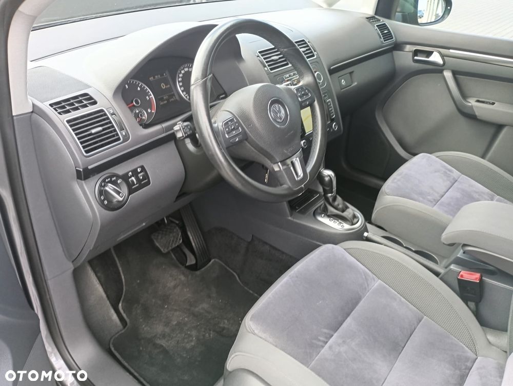 Volkswagen Touran 2.0 TDI BMT Comfortline Plus DSG - 23