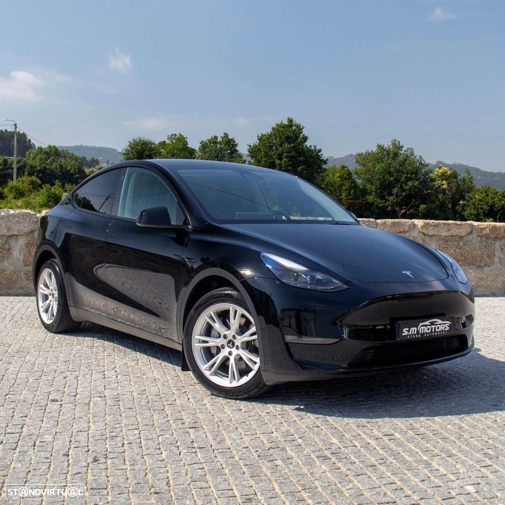 Tesla Model Y Long Range Dual Motor AWD - 2