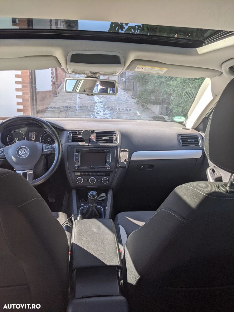 Volkswagen Jetta - 2