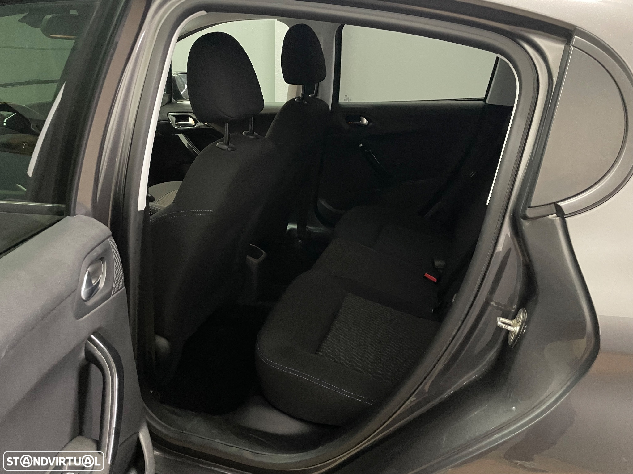 Peugeot 208 PureTech 82 Stop & Start Signature - 4