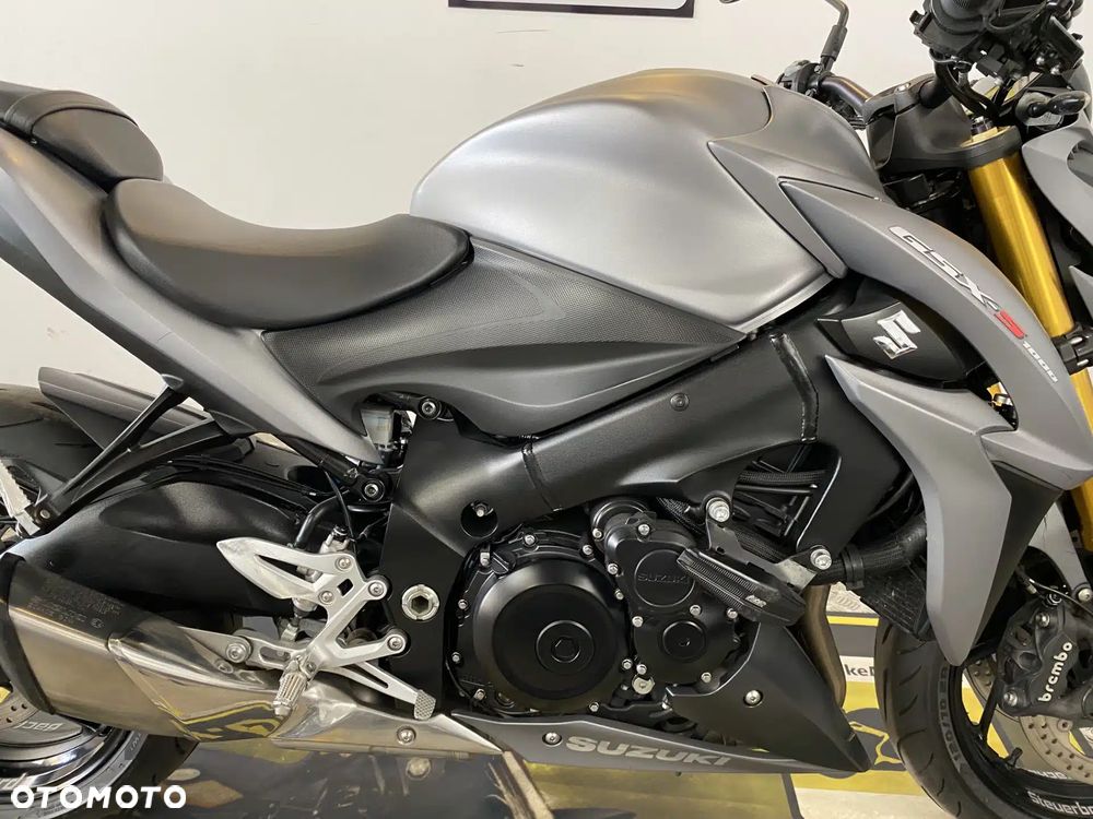 Suzuki GSX 1000 - 11