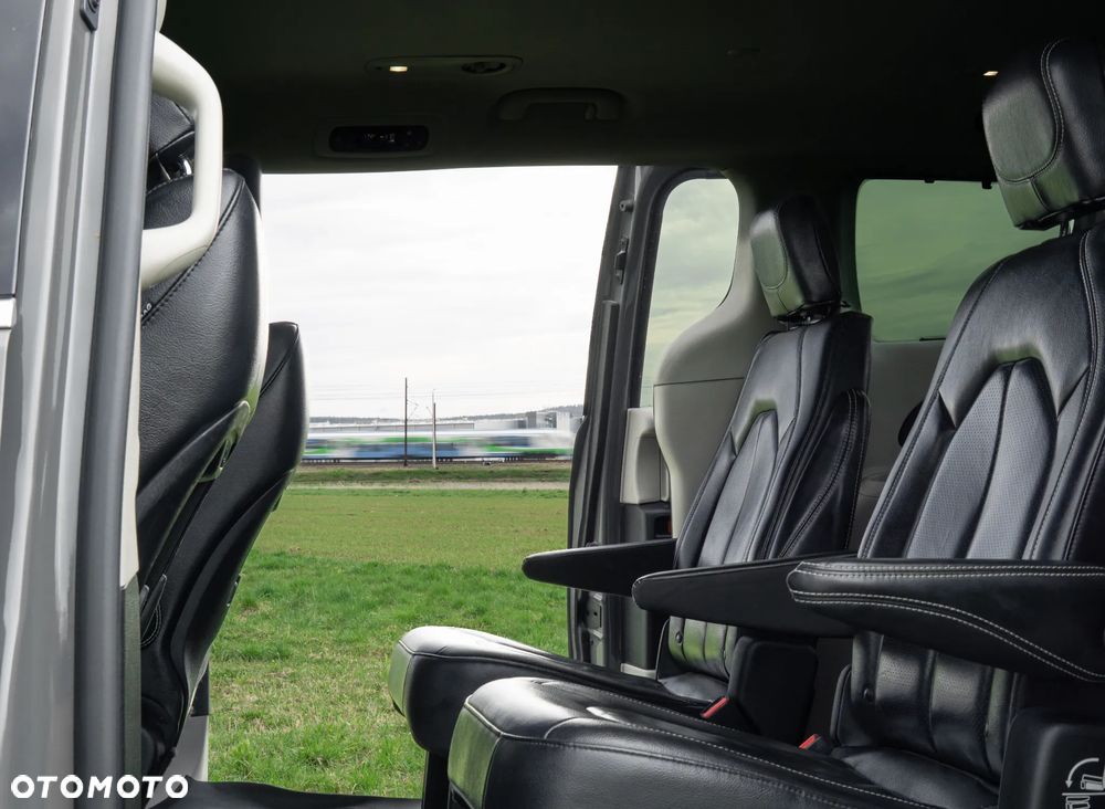 Chrysler Pacifica - 28