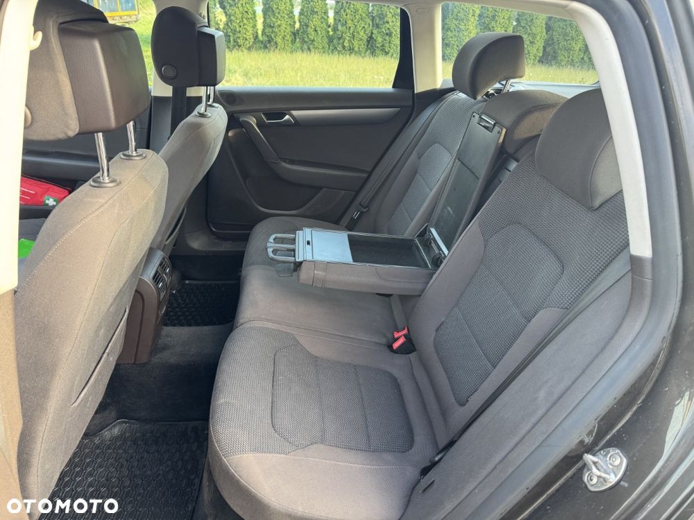 Volkswagen Passat 2.0 TDI Comfortline - 24