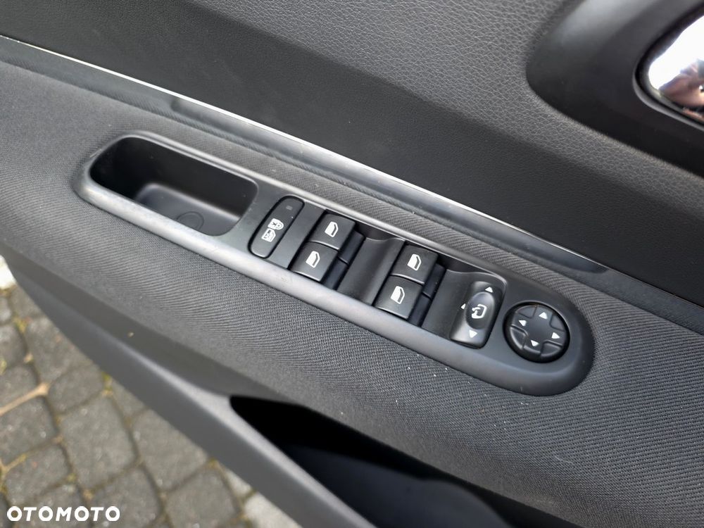 Peugeot 5008 - 25