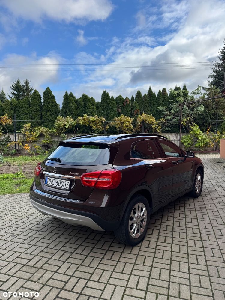 Mercedes-Benz GLA 200 (CDI) d 4-Matic - 4