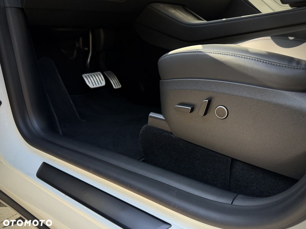 Tesla Model Y Performance AWD - 10