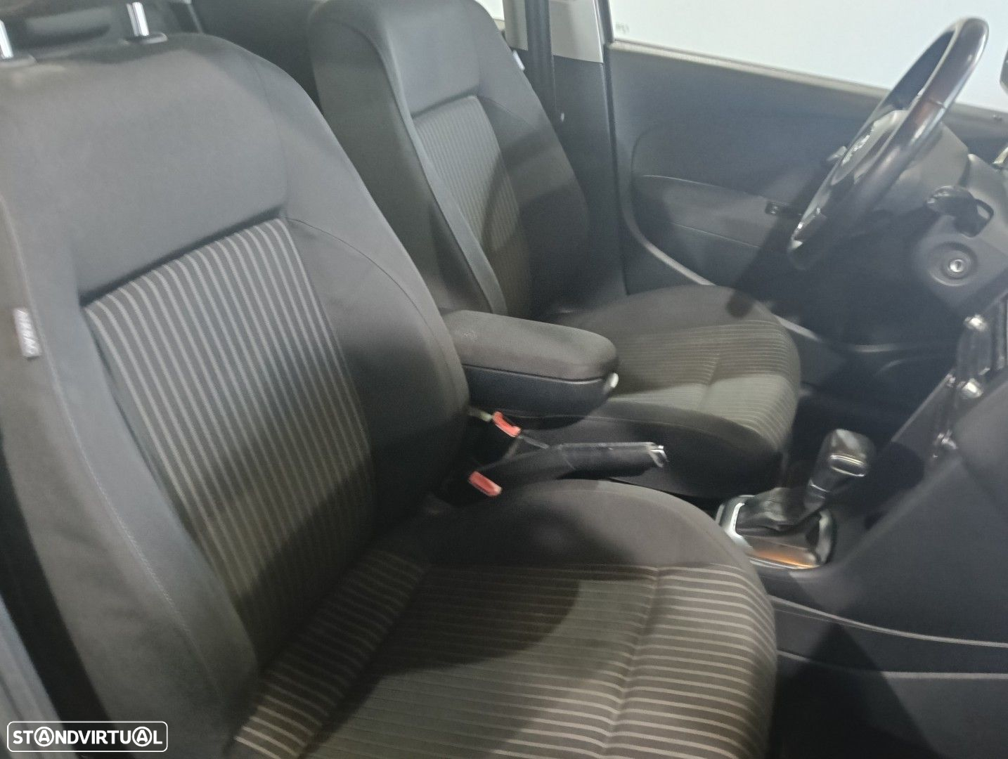 VW Polo 1.6 TDI Hightine DSG - 10