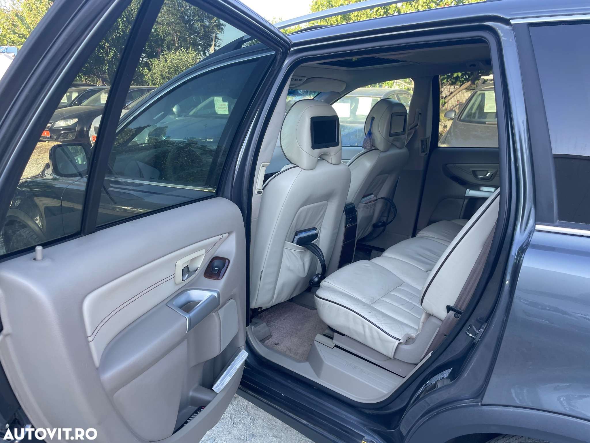 Volvo XC 90 - 12