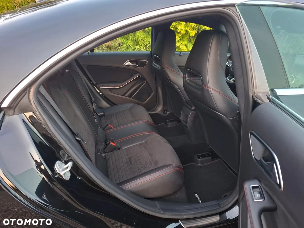 Mercedes-Benz CLA 180 7G-DCT AMG Line - 10