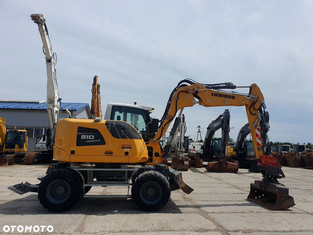 Liebherr A910 Compact - 10
