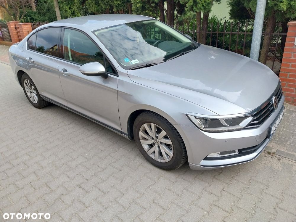 Volkswagen Passat - 1