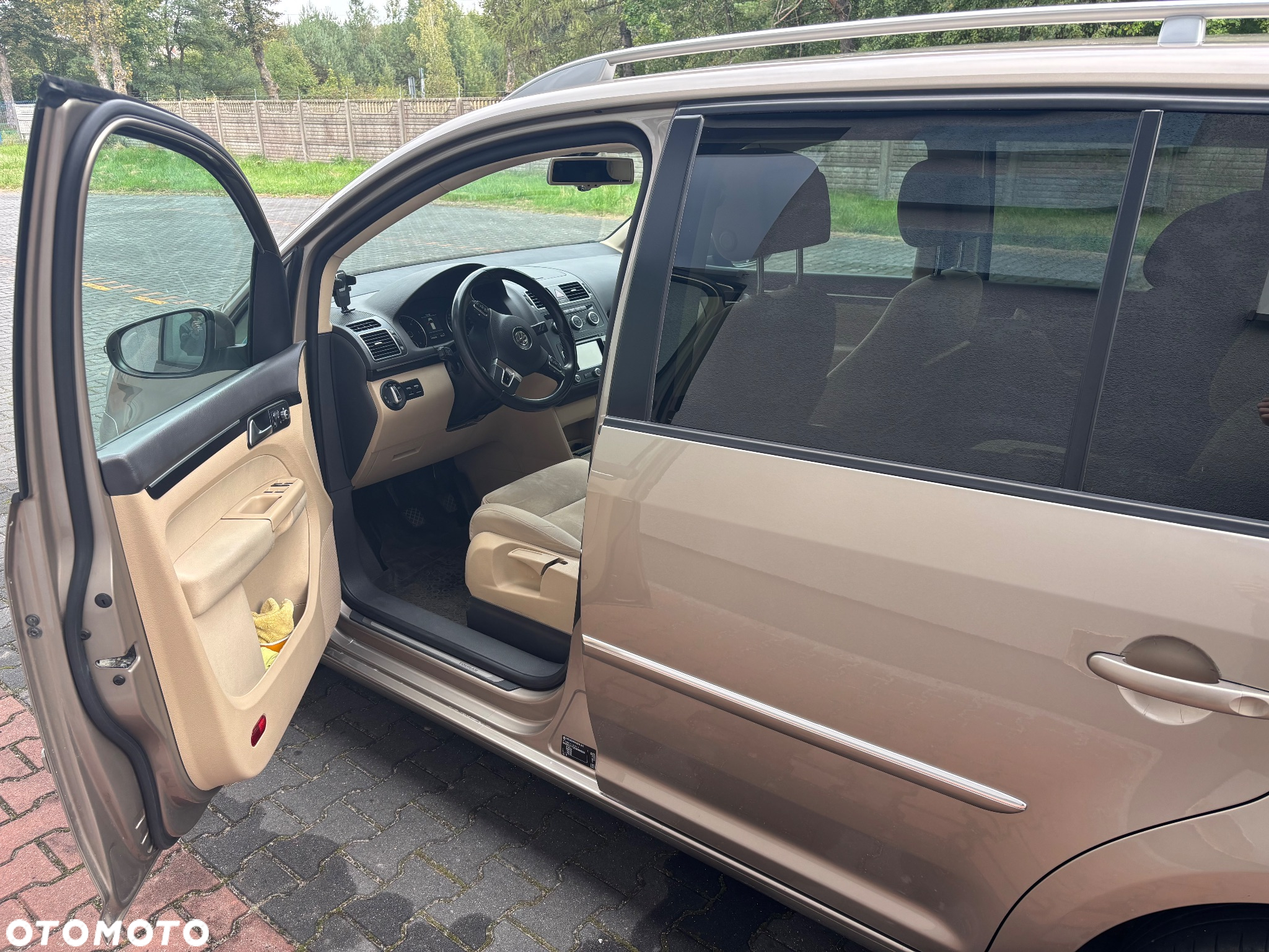 Volkswagen Touran 2.0 TDI DPF Highline - 13