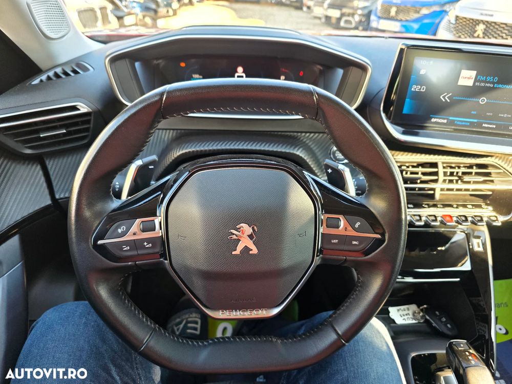 Peugeot 2008 PureTech 130 EAT8 GT Pack - 27