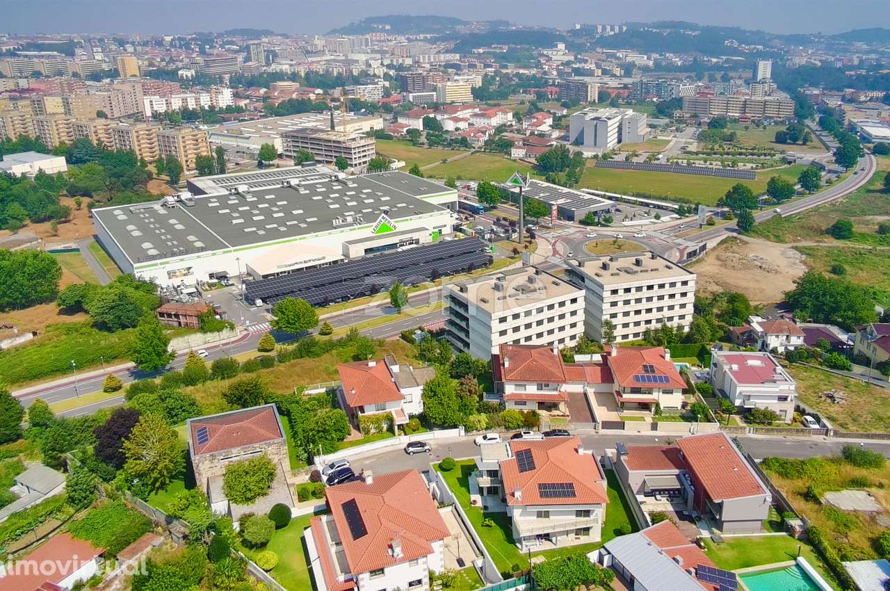 Moradia Individual T4 com garagem fechada em Lamaçães – Braga - Grande imagem: 4/48