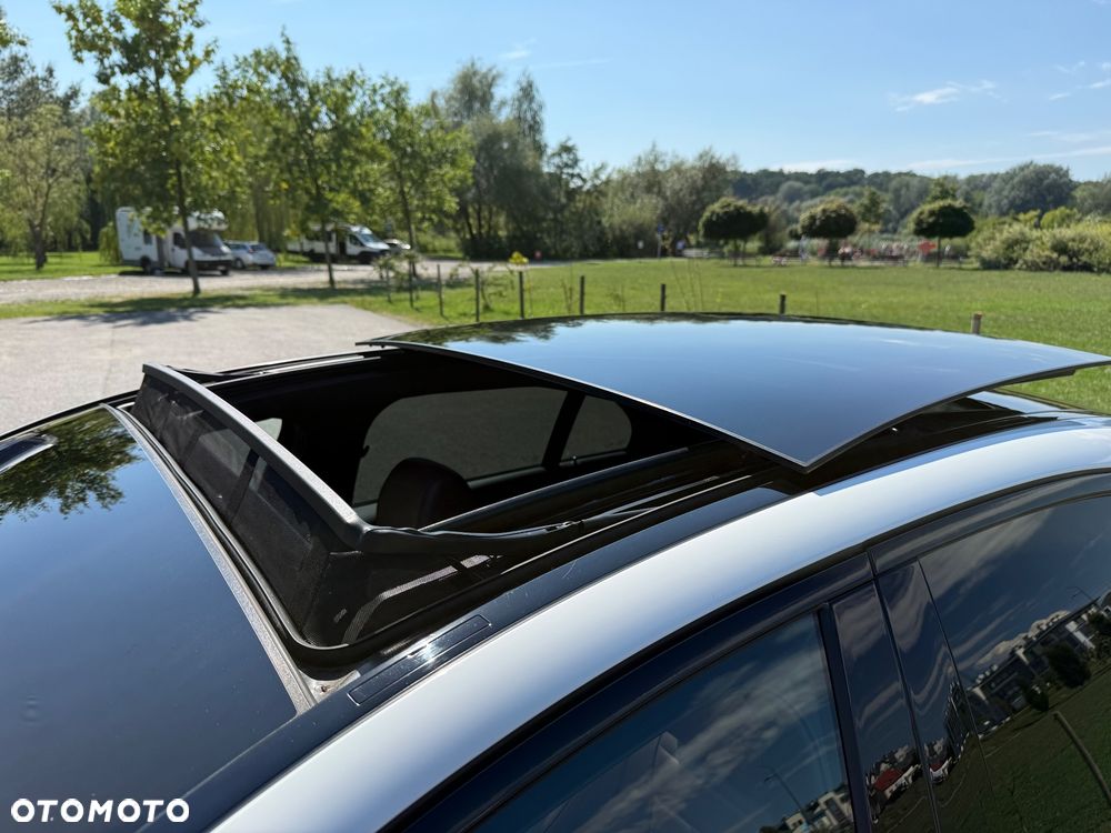 Mercedes-Benz Klasa E 220 d 4-Matic 9G-TRONIC - 22