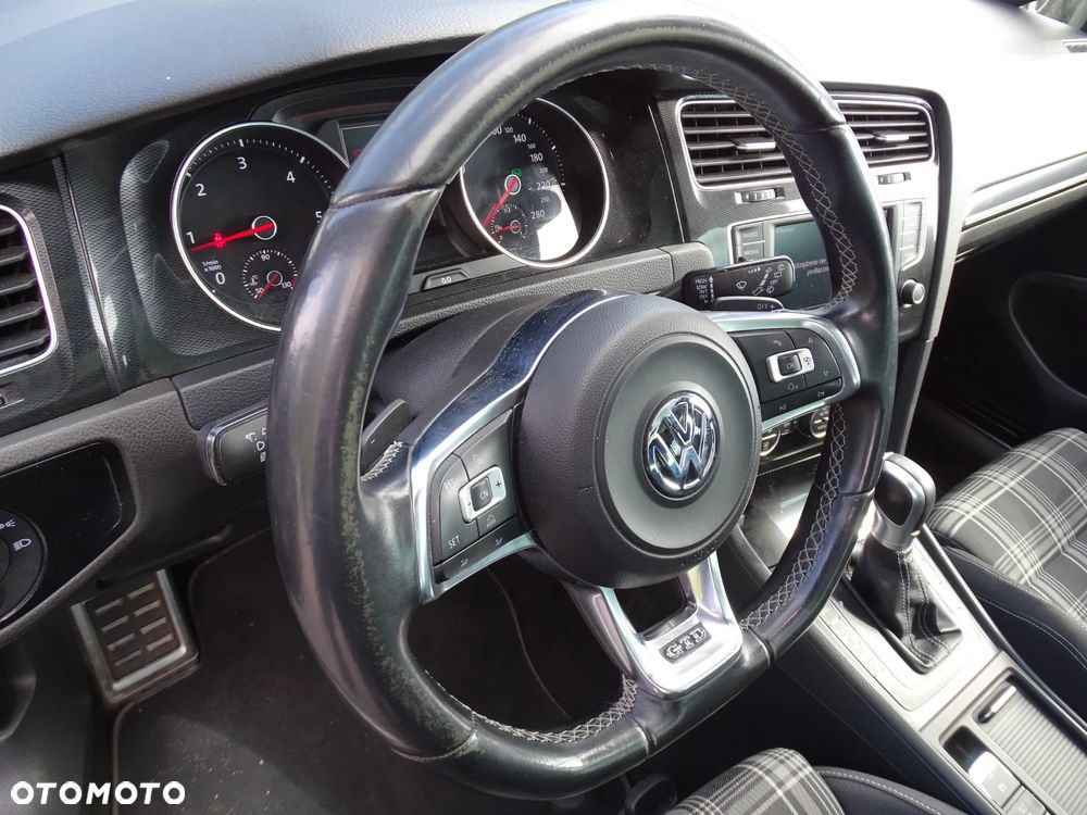 Volkswagen Golf 2.0 TDI BMT GTD - 32
