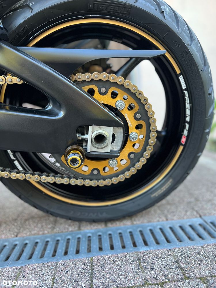 Yamaha FZ8 - 10