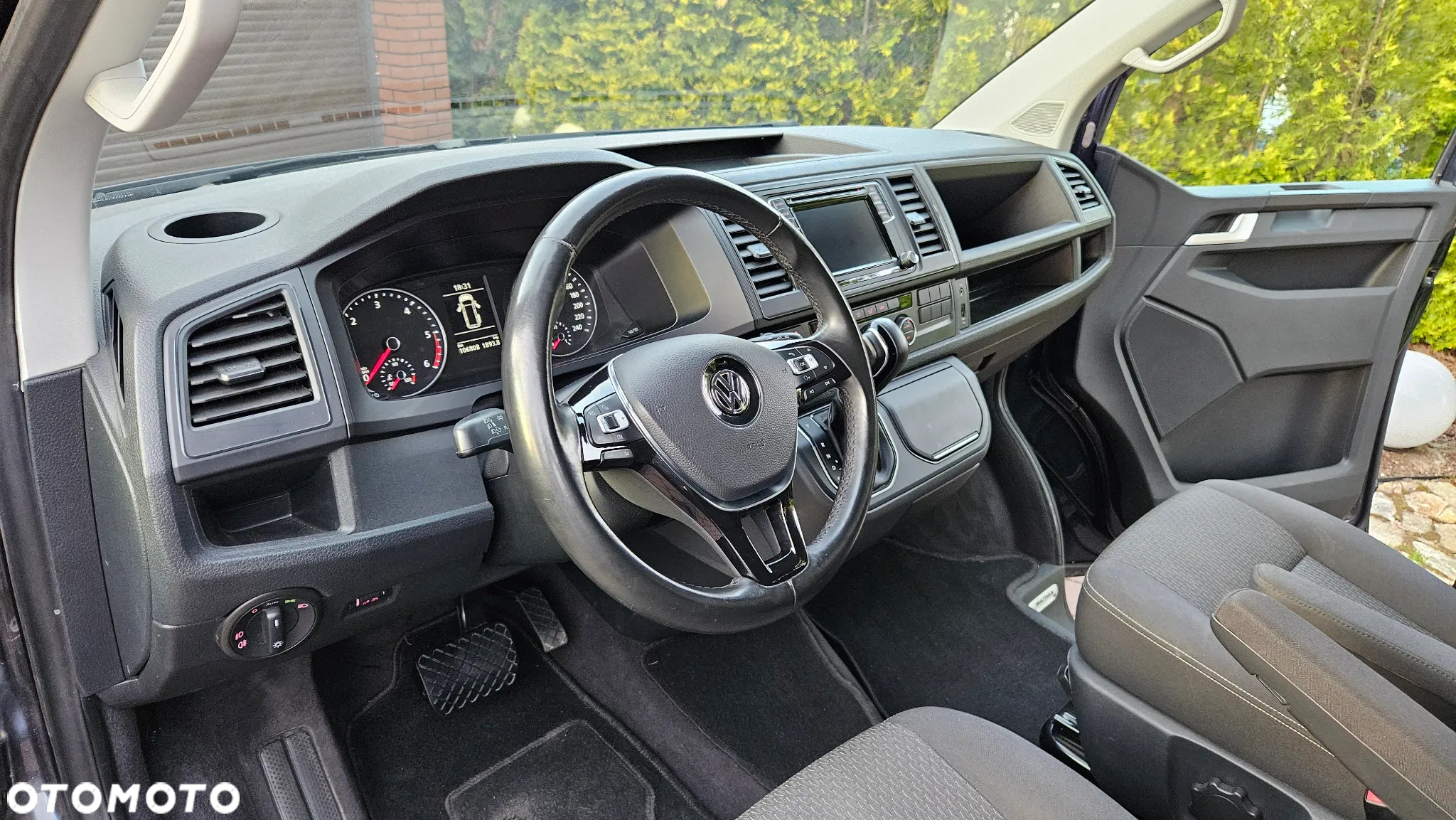 Volkswagen Multivan - 23
