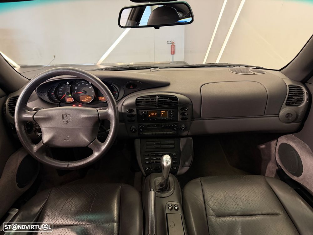 Porsche 911 (996) Carrera Coupé - 3