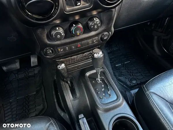 Jeep Wrangler 3.6 Unlim Sahara - 22