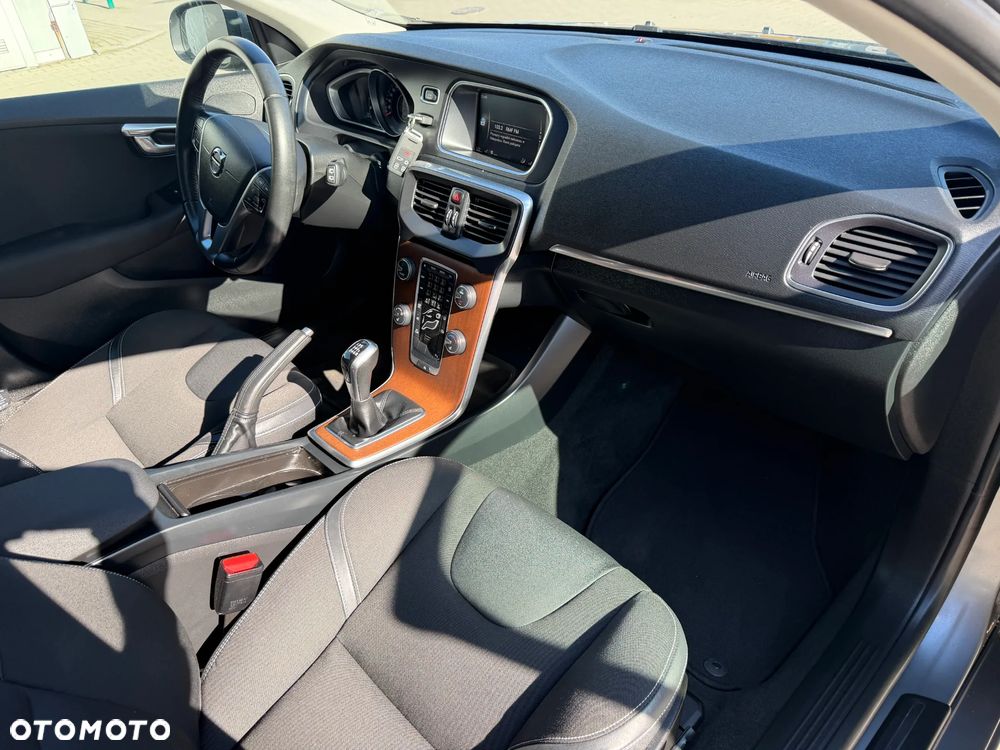 Volvo V40 D4 Drive-E Momentum - 9