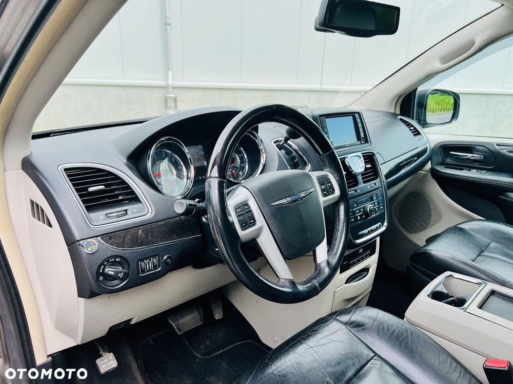 Chrysler Town & Country 3.6 Limited - 24