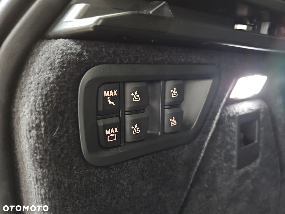 BMW X7 - 24