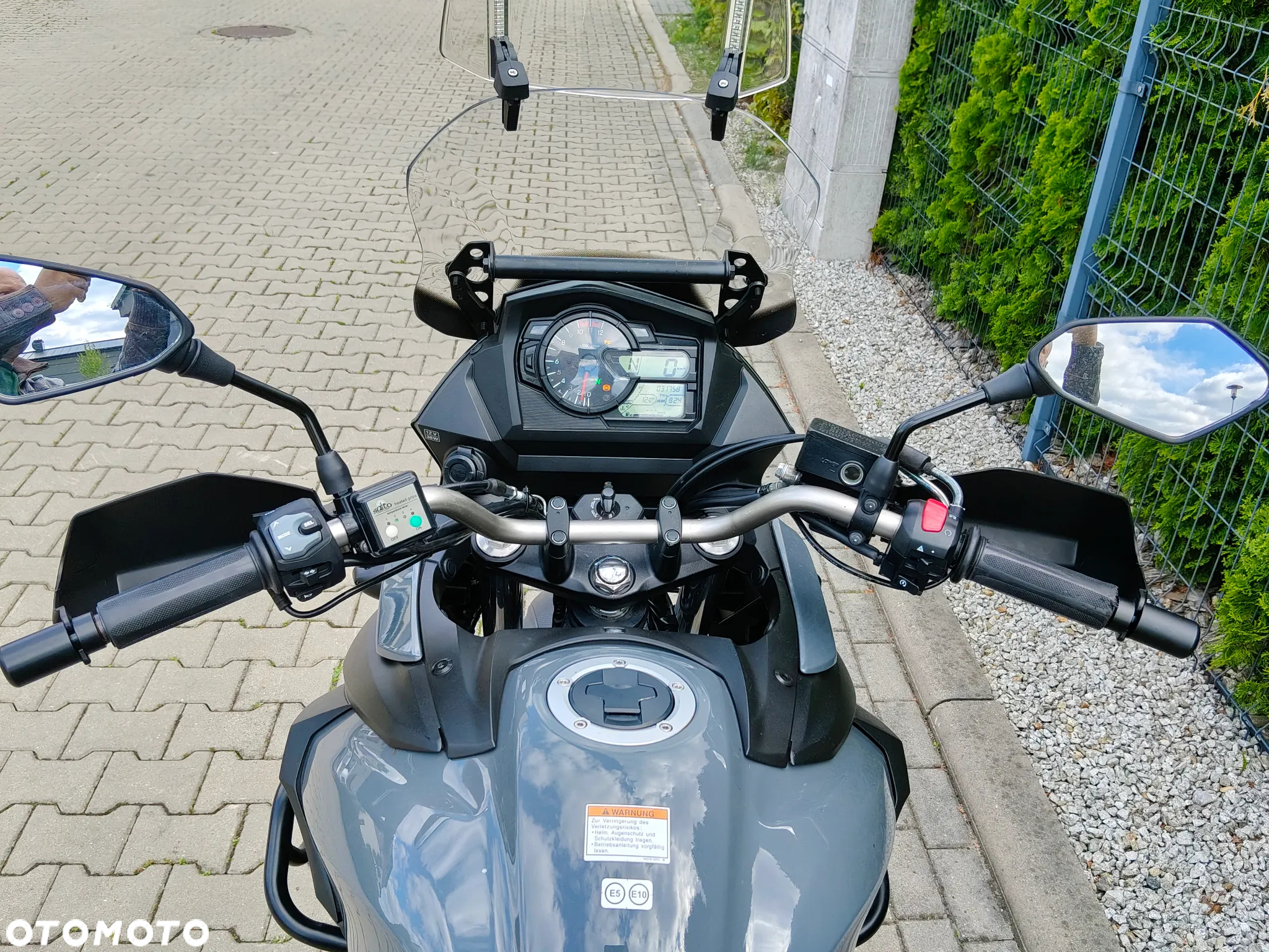 Suzuki V-STROM - 10