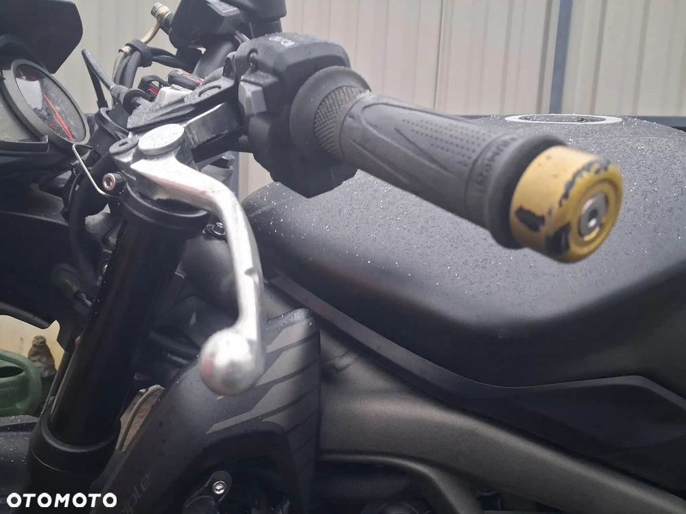 Triumph Street Triple - 23