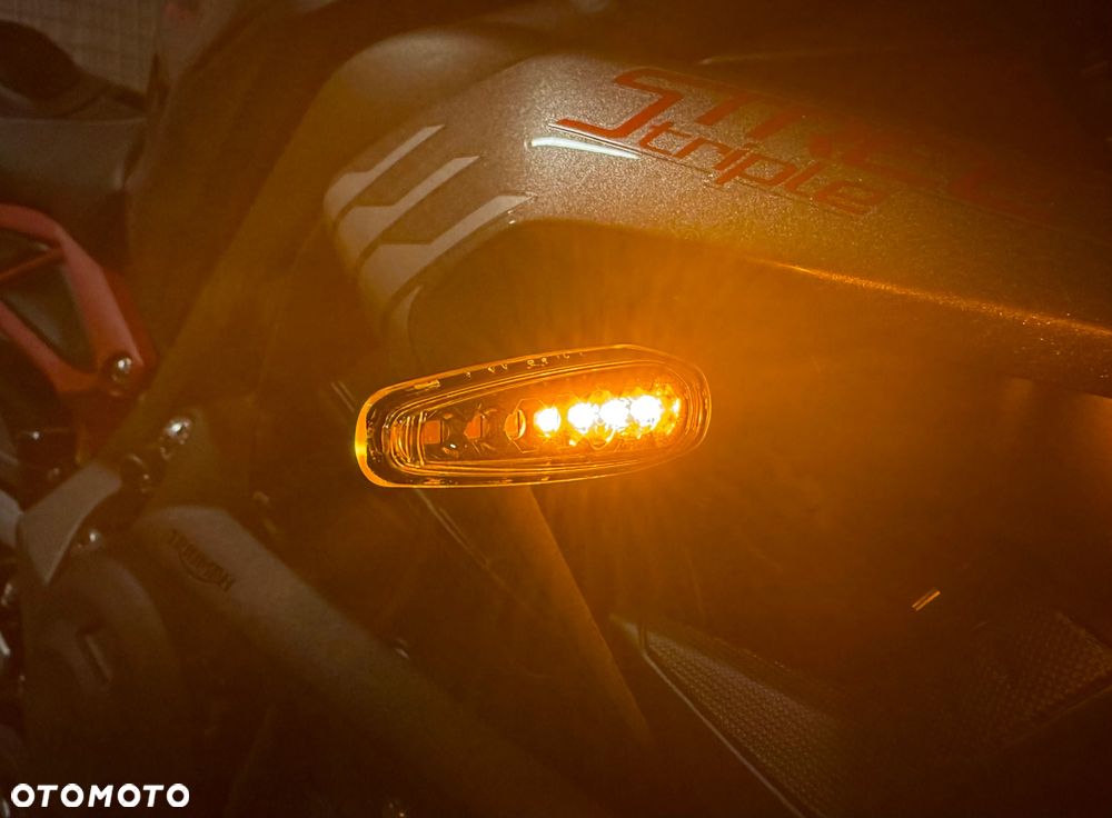 Triumph Street Triple - 8