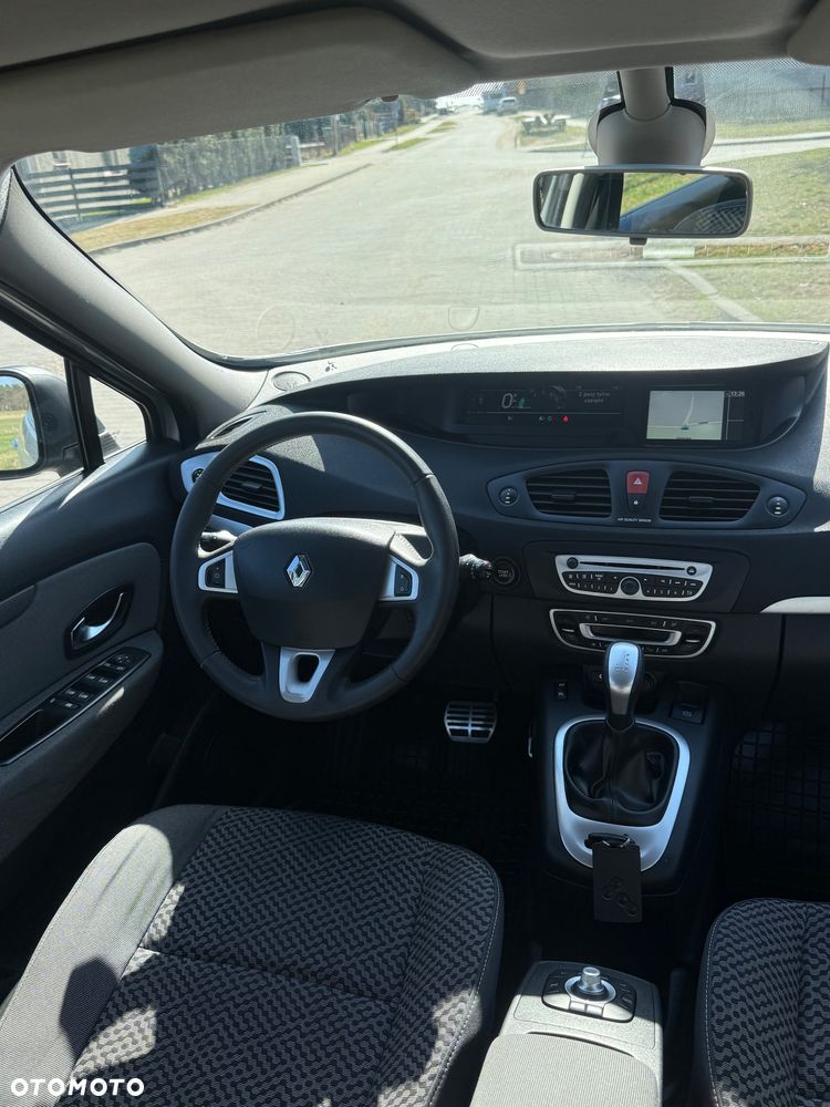 Renault Scenic dCi 110 EDC Paris - 8